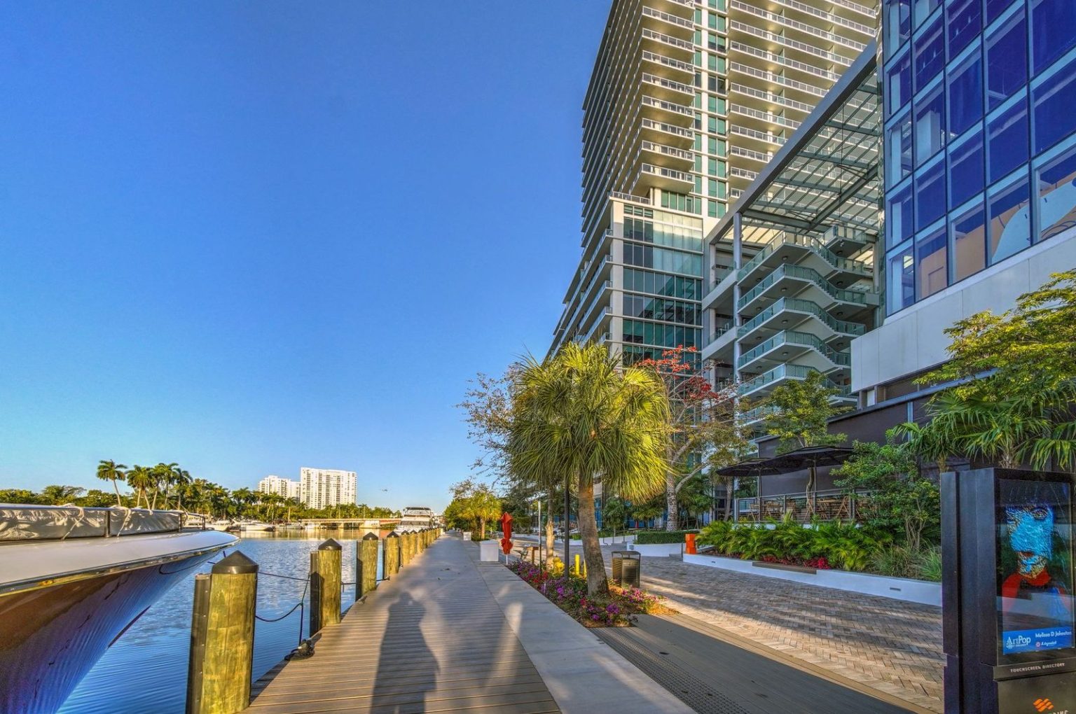 Marina River Landing Miami / Shops and Residences